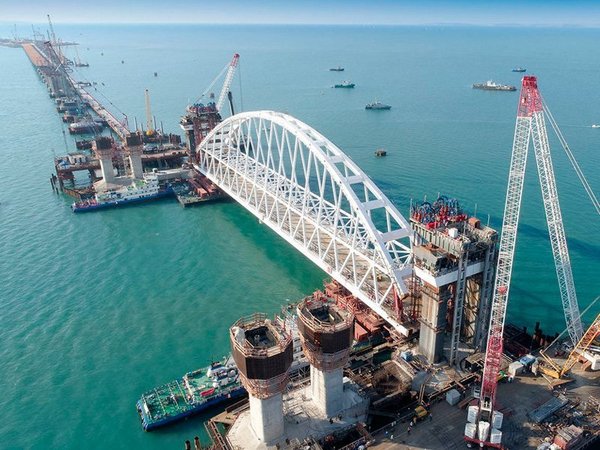 Строительство опор Крымского моста