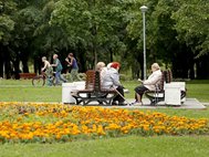 Пенсионерки в парке