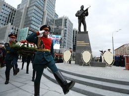 Открытие памятника Михаилу Калашникову