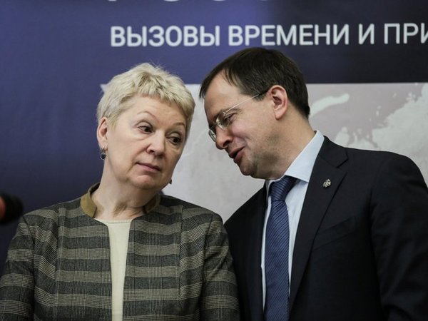 Ольга Васильева и Владимир Мединский на выставке по новейшей истории РФ