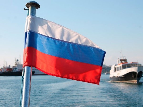 Черное море. Российский флаг
