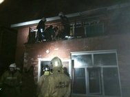 Эвакуация людей из горящего дома престарелых в Иркутске