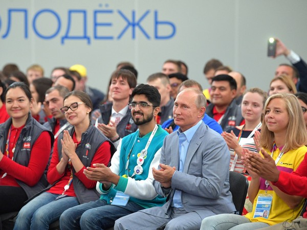 Владимир Путин на сессии «Молодежь 2030. Образ будущего».