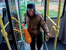 Пенсионер в автобусе