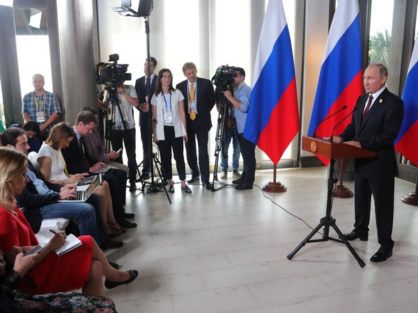 Пресс-конференция Владимира Путина по итогам саммита АТЭС во Вьетнаме