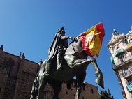 Флаг Испании в центре Барселоны