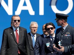 Реджеп Эрдоган (слева) на саммите НАТО