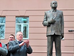 Владимир Жириновский на церемонии открытия памятника В.В.Жириновскому