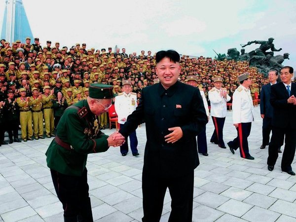 Ким Чен Ын с народом