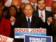 Даг Джонс, победитель выборов в Алабаме, США