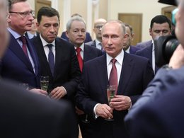 Владимир Путин с бывшими и действующими главами регионов