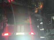 Пожарные на месте взрыва в Омске