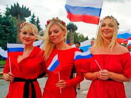 Девушки с флагами России / mskagency.ru