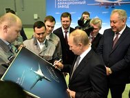 В. Путин на авиационном заводе