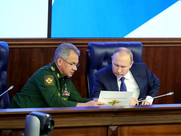 Президент РФ Владимир Путин и глава Минобороны РФ Сергей Шойгу