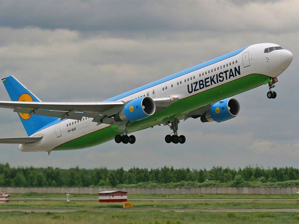 Самолет компании Uzbekistan Airways