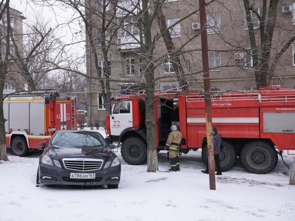 Пожарные на месте происшествия в Таганроге