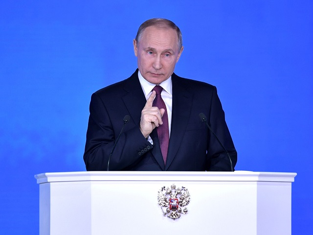 Владимир Путин выступает перед Федеральным собранием