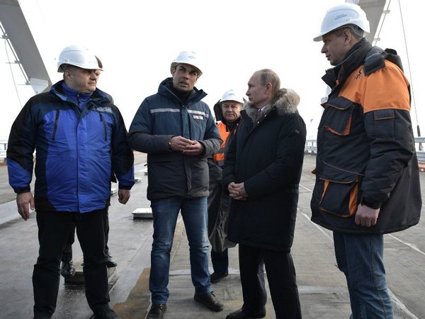Владимир Путин на Крымском мосту