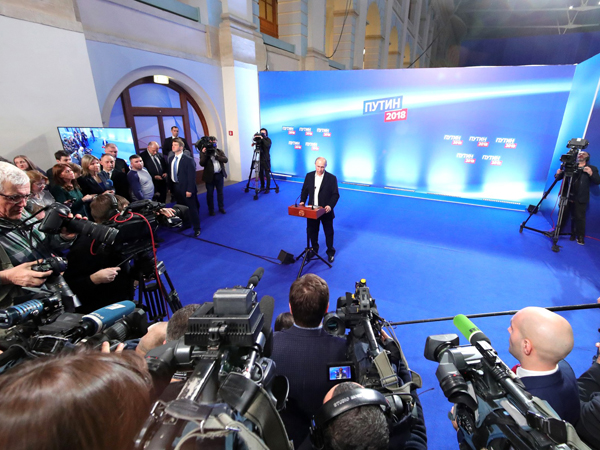 Владимир Путин после завершения выборов отвечает на вопросы журналистов