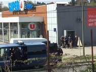 Операция у супермаркета с заложниками во Франции