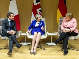 Тереза Мэй, Ангела Меркель и Эммануэль Макрон на саммите ЕС