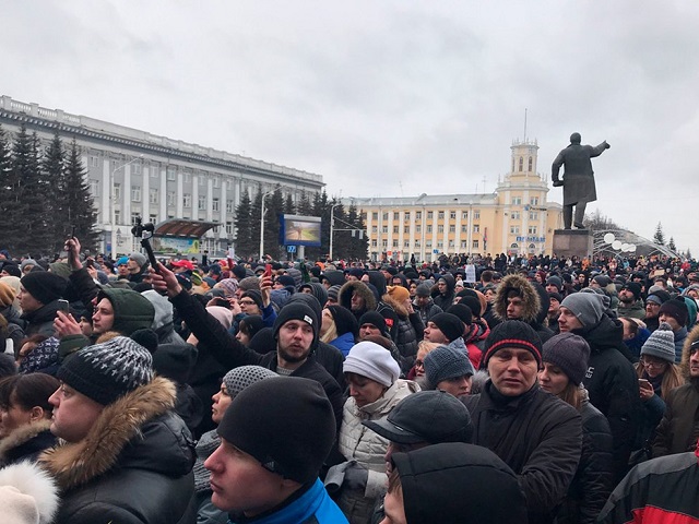 Митинг в Кемерово после пожара в ТЦ