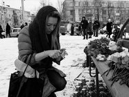 Жители Кемерово у места трагедии ч/б
