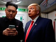 Двойники Дональда Трампа и Ким Чен Ына в метро