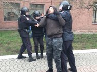 Задержание участников акции «Он нам не царь» в Красноярске