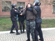 Задержание участников акции «Он нам не царь» в Красноярске