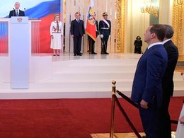 Д. Медведев на церемонии вступления в должность Президента В.Путина