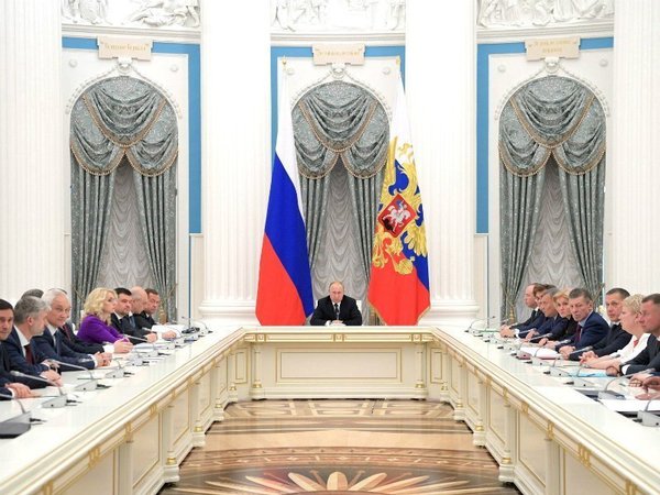 Первое совещание президента РФ с правительством