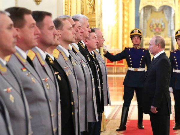 Владимир Путин на церемонии представления офицеров и прокуроров