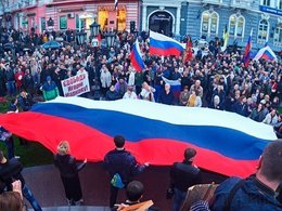 Флаг России на демонстрации в Одессе