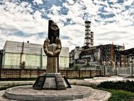 Чернобыль. Памятник ликвидаторам пожара