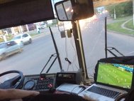 Водитель смотрит футбол в Кирове