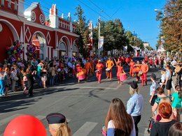 Праздничное шествие в Калуге