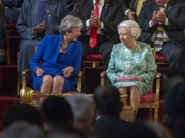 Премьер-министр Великобритании Тереза Мэй и королева Великобритании Елизавета II