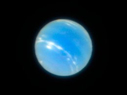 Это изображение планеты Нептун получено во время тестирования адаптивно-оптического режима малого поля с приемником MUSE/GALACSI на Очень Большом Телескопе ESO