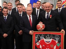 Награждение членов и тренеров сборной РФ по футболу в Кремле