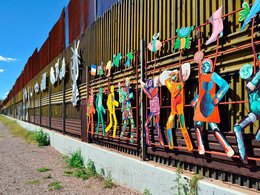 Стена, построенная на границе США и Мексики