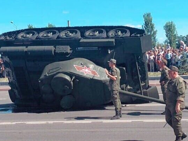 Т-34 перевернулся в Курске