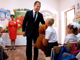 Дмитрий Медведев в школе