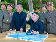 Ким Чен Ын с генералами Народной Армии