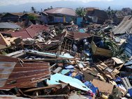 Последствия землетрясения и цунами в Индонезии