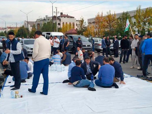 Митингующие в Магасе
