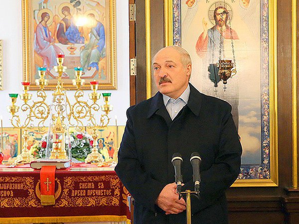 А.Лукашенко в церкви