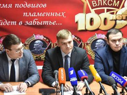 Валентин Коновалов дает пресс-конференцию после выборов в Хакасии