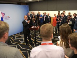 Президент РФ Владимир Путин с журналистами
